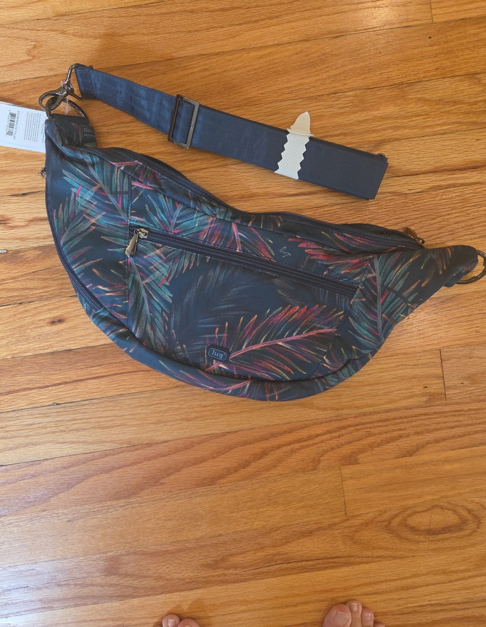 lug Black Boomerang Freestyle Tropical Leaf Crossbody Bag